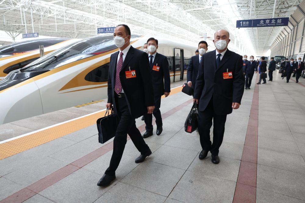 20大代表抵京1.jpg