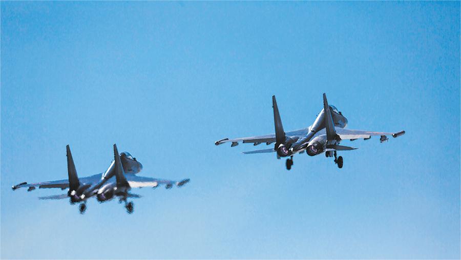 初冬， 空軍航空兵某旅開(kāi)展飛行訓(xùn)練.jpg