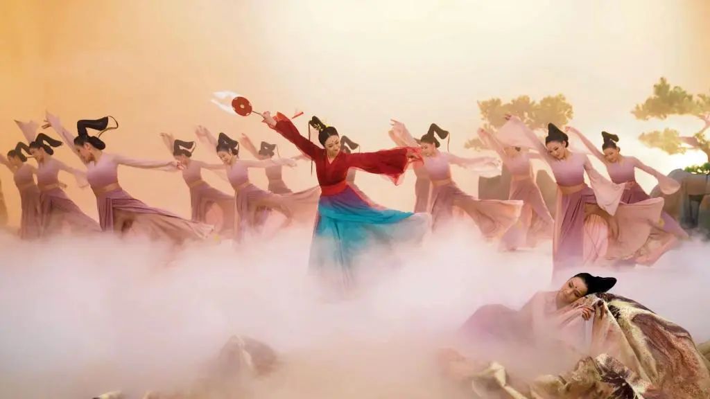 遼寧歌舞團(tuán)專業(yè)演員在遼寧省博物館表演根據(jù)遼博館藏名畫改編的舞蹈《洛神賦圖》.jpg