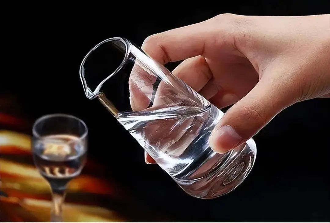 拒酒有門道、倒酒有學(xué)問(wèn)、敬酒有規(guī)矩2.jpg