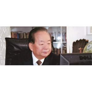 54歲當(dāng)選副總理，如今94歲仍健在，子女無一人當(dāng)官！
