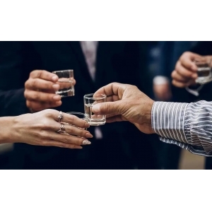 酒后真言：酒本無錯，君子有度！